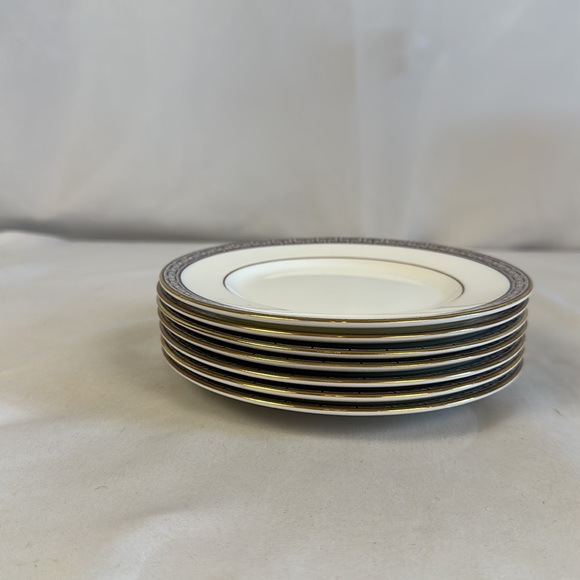 Vintage Wedgwood Bone China Bread Plates In The Palatia Pattern - set of 6 - Picture 7 of 13